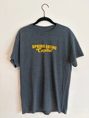 Men's Charcoal Graphic Tee with Yellow 'Spring Skiing Capital' Print